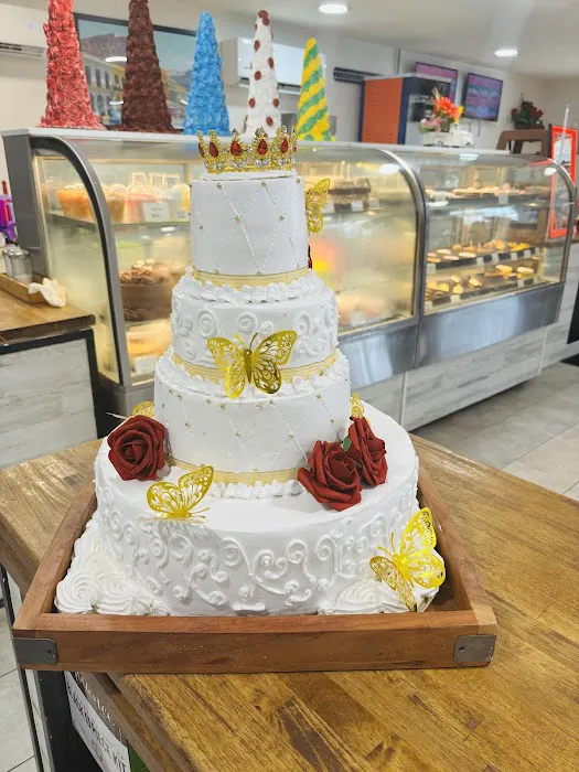 Los Vecinos Market & Bakery Picture 6