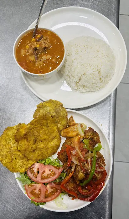 Los Vecinos Market & Bakery Picture 7