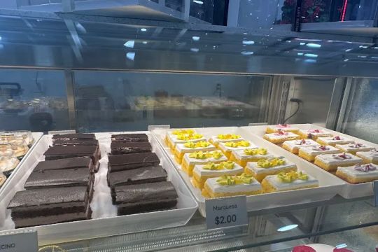 Los Vecinos Market & Bakery