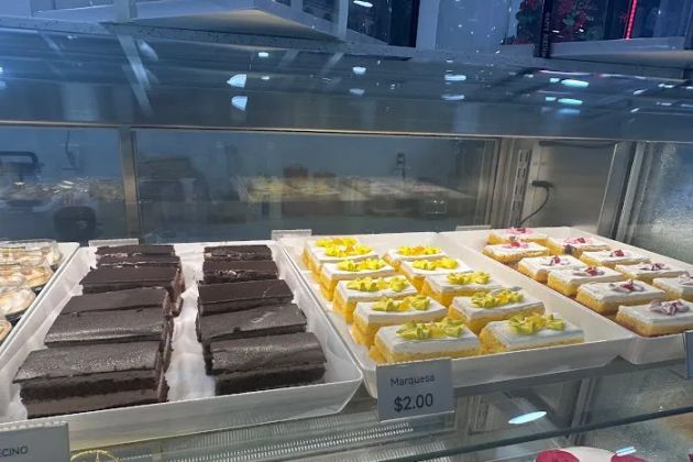 Los Vecinos Market & Bakery