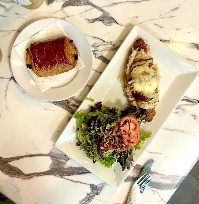 Côté France French Café Picture 4