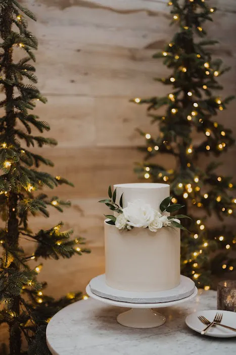 Claras custom cakes Picture 9