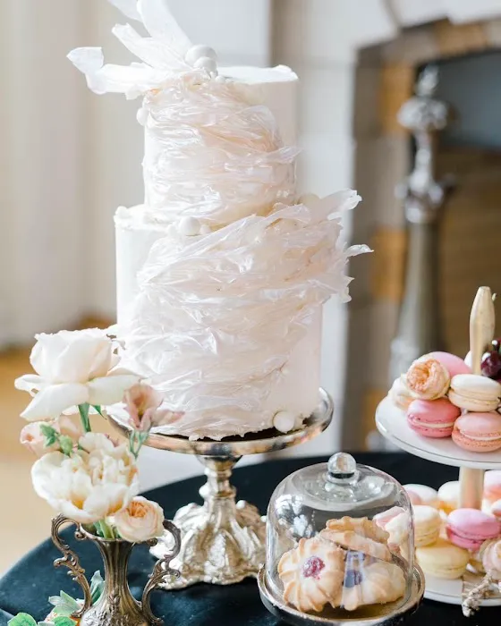 Claras custom cakes Picture 7