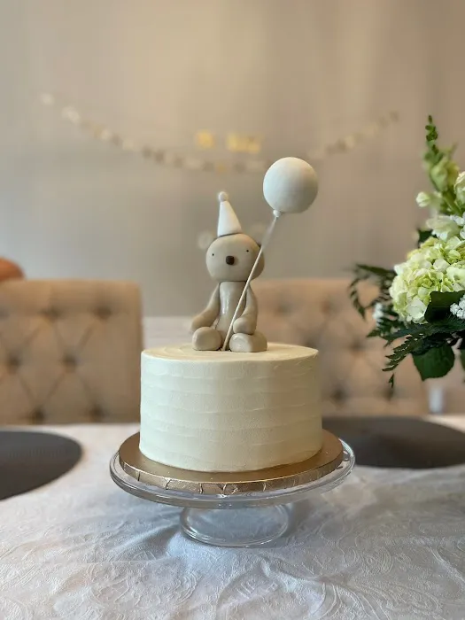 Claras custom cakes Picture 1