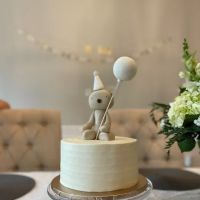 Claras custom cakes ico