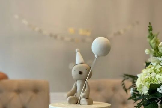 Claras custom cakes