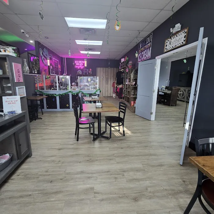 Cosmic Donuts Bakery & Cafe Picture 3