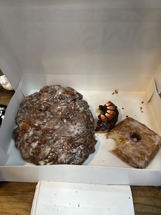 Cosmic Donuts Bakery & Cafe Picture 9