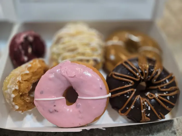 Cosmic Donuts Bakery & Cafe Picture 5
