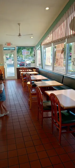 Fray's Donut House Picture 1
