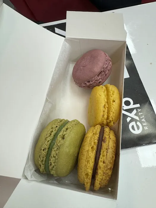 Le Macaron French Pastries Picture 9