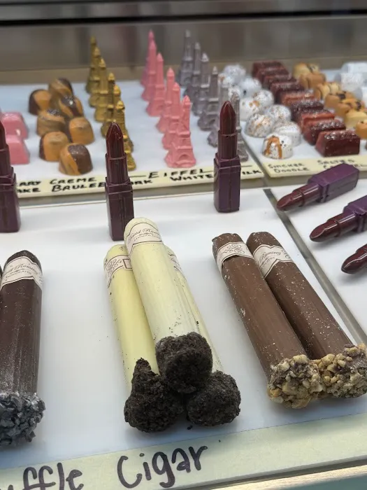 Le Macaron French Pastries Picture 2