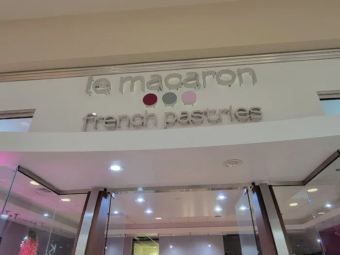 Le Macaron French Pastries Picture 4