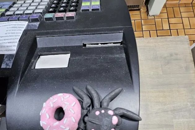 Happy Donuts De Anza