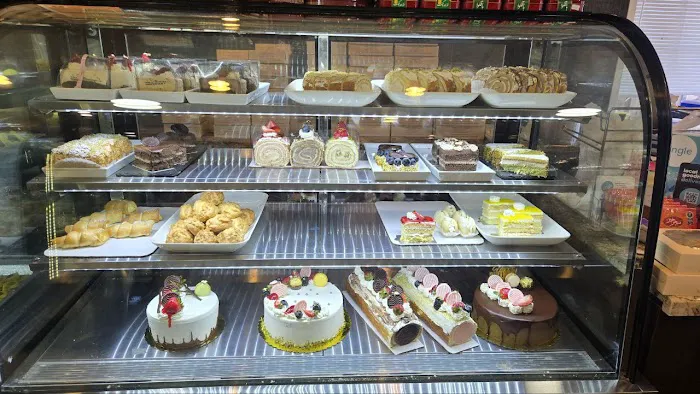 Haleh Pastry and cafe Picture 5