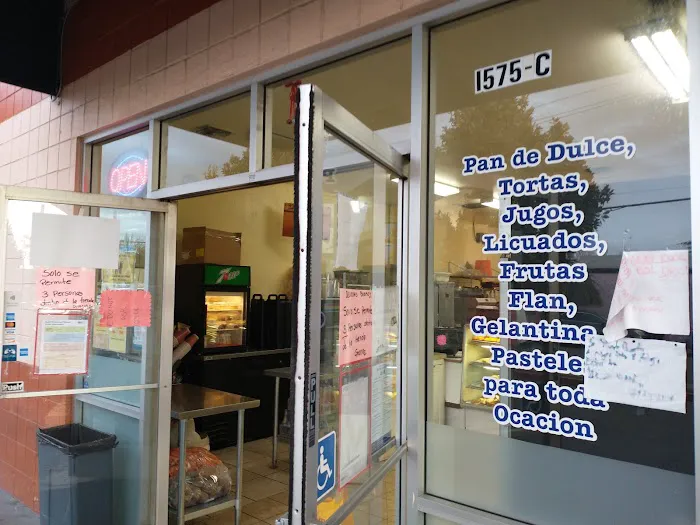 Delizias Bakery Picture 9