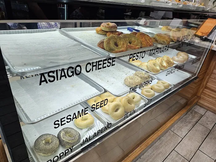 Basket Bagels & Bakery Picture 3