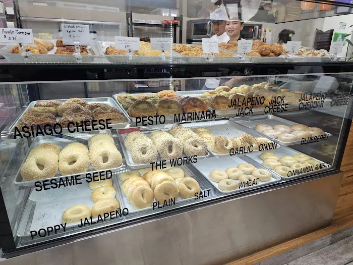 Basket Bagels & Bakery Picture 7