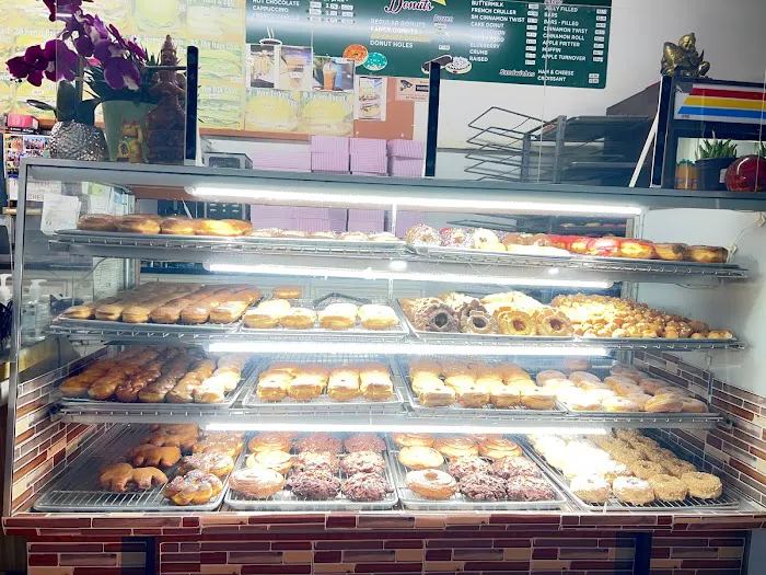 Maple Leaf Donuts Picture 7