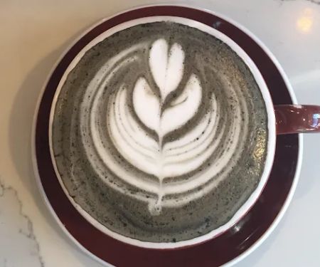 Yeganeh Bakery and Kafe Unik