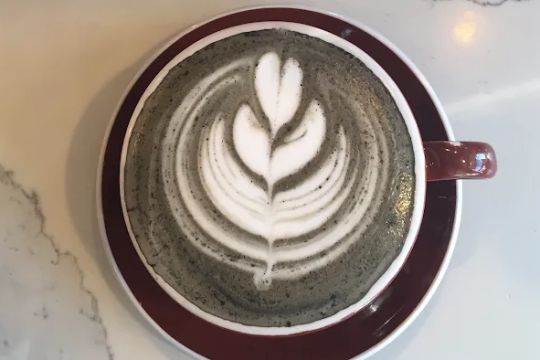 Yeganeh Bakery and Kafe Unik