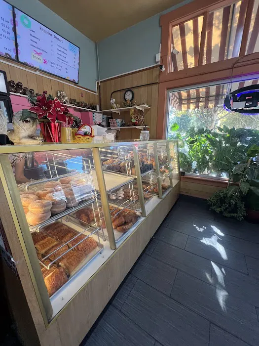 Rollo's Donuts Picture 4