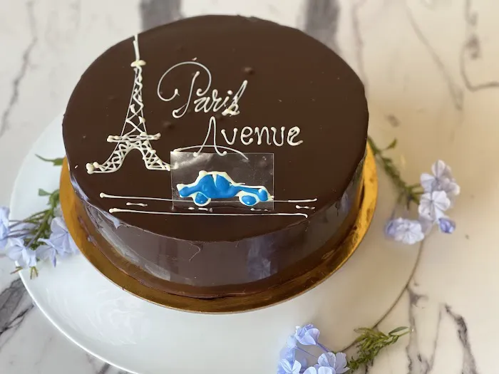 Paris Avenue Picture 9