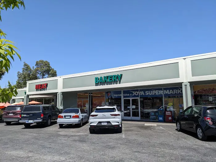 Delizias Bakery Picture 4