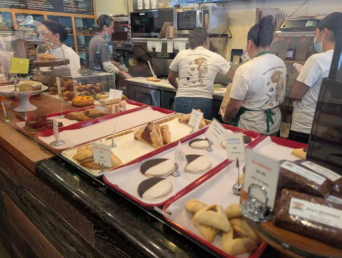 Izzy's Brooklyn Bagels Picture 5