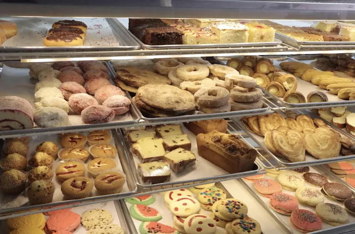 Delizias Bakery Picture 3