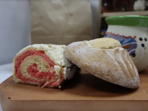 Delizias Bakery Picture 8