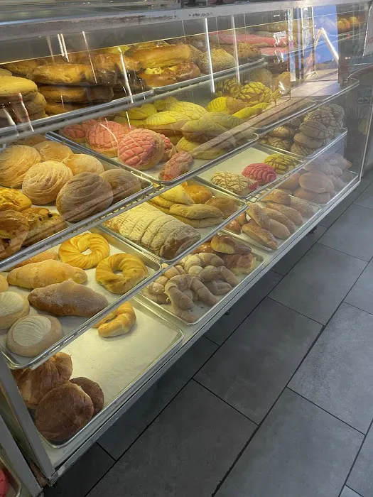 Delizias Bakery Picture 4