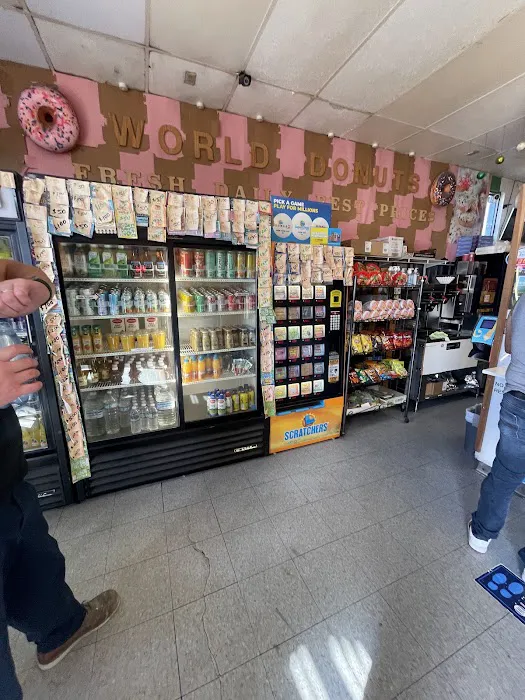 World Donuts 'n Ice Cream Picture 4