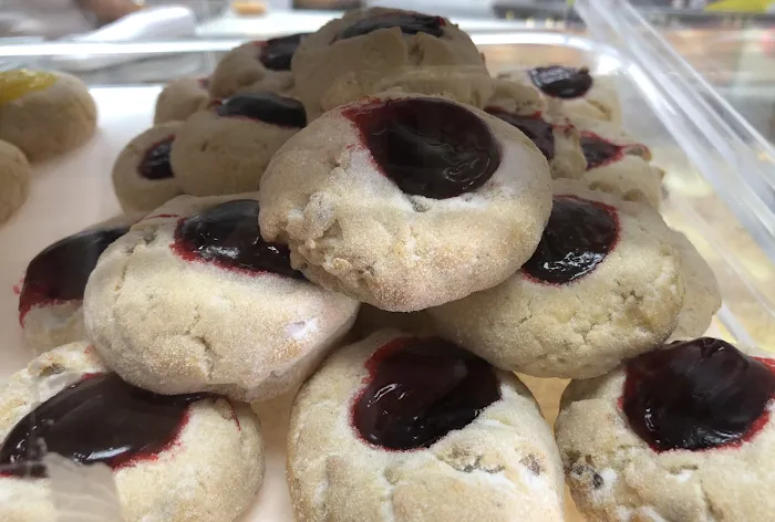Delizias Bakery Picture 4
