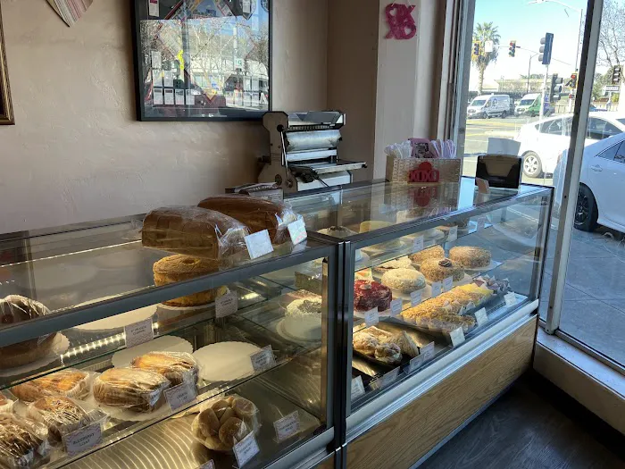 Peters' Bakery Picture 4