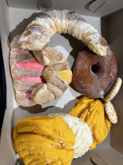 Los Tres Hermanos Bakery Picture 2