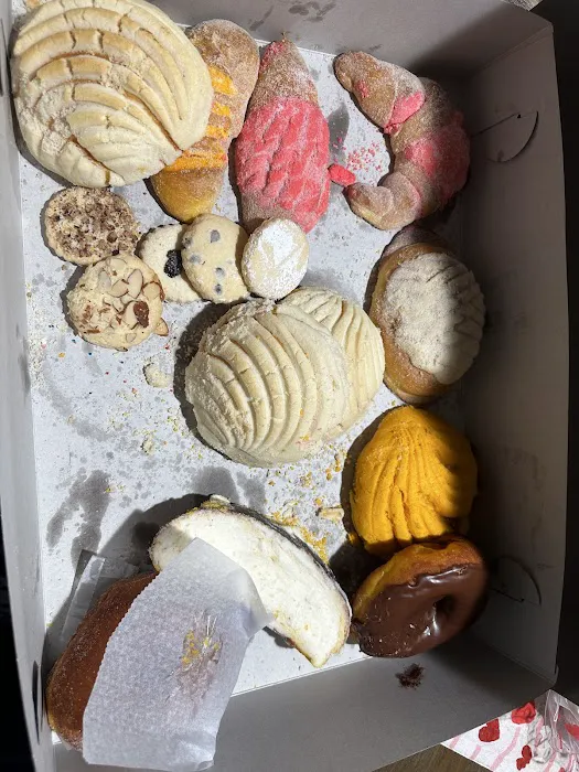 Los Tres Hermanos Bakery Picture 5