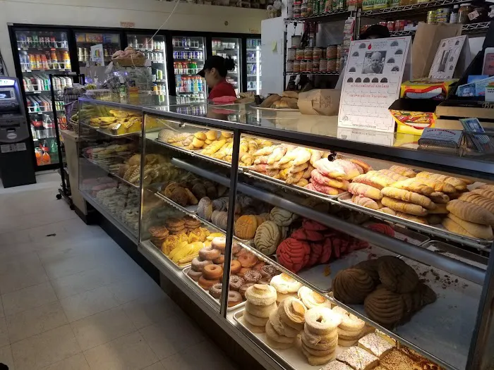 Los Tres Hermanos Bakery Picture 1
