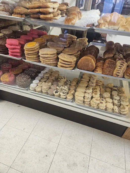 Los Tres Hermanos Bakery Picture 10