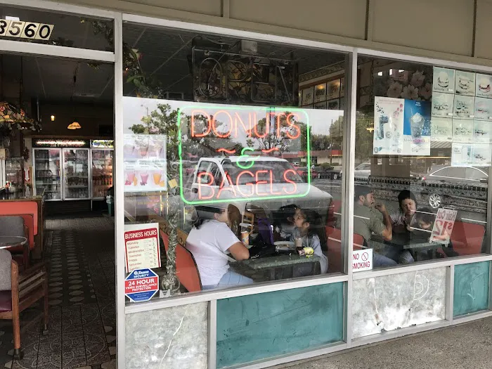 Bernal Bagels & Donuts Picture 3