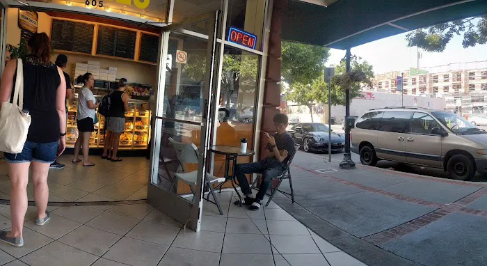 House of Bagels Picture 9