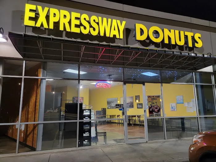 Expressway Donuts Picture 7