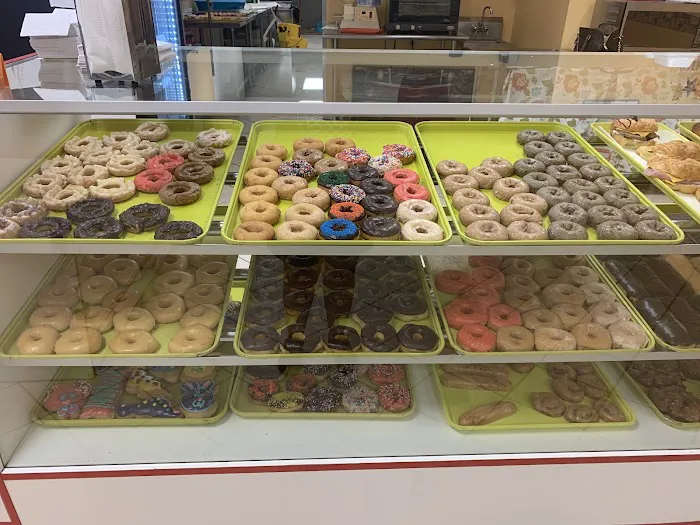 Hefner Donut Shop Picture 3