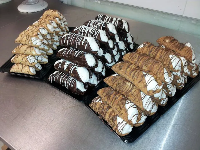 Leo's Cakery Picture 10