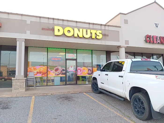 Eight Donuts Picture 8