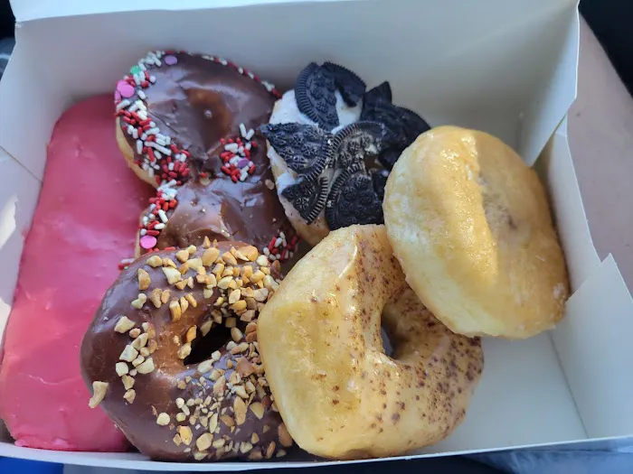Eight Donuts Picture 7