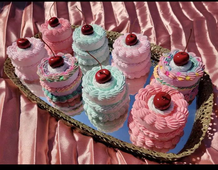 Sisters cakes and bouquets Picture 6