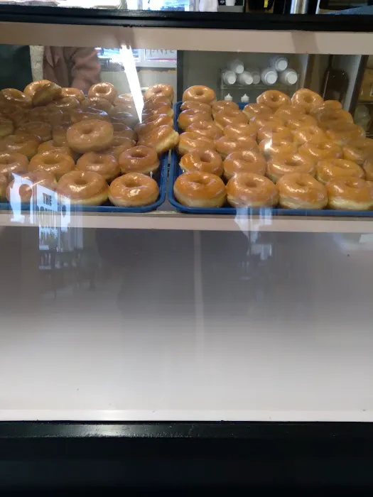 Gil's Donut Place Picture 1