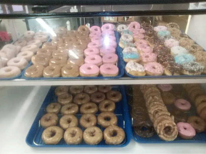 Gil's Donut Place Picture 8