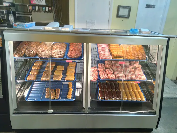 Gil's Donut Place Picture 6